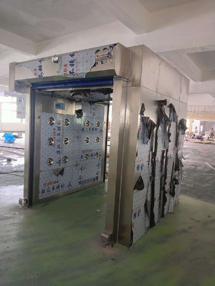 深圳市立品電子有限公司電子廠(chǎng)風(fēng)淋室安裝