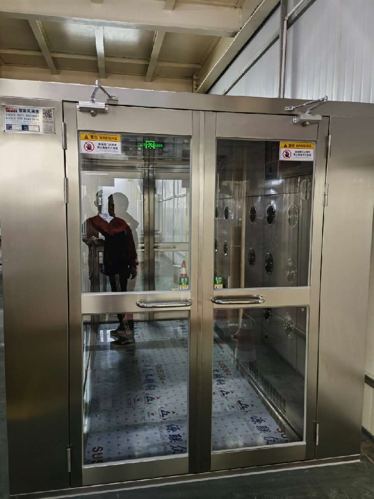 鄭州市金都廚具有限公司成品風(fēng)淋室安裝